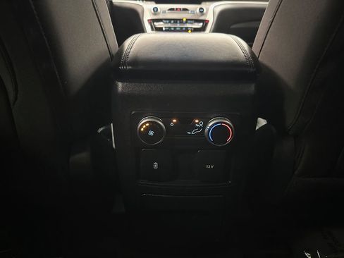 Used 2022 Ford Explorer XLT AWD/4WD image 25