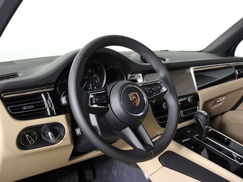 New 2026 Porsche Macan image 4