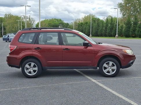 Used 2012 Subaru Forester 2.5X w/ Alloy Wheel Pkg AWD/4WD image 7