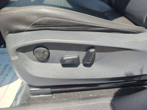 Used 2020 Volkswagen Tiguan SE w/ Panoramic Sunroof Package FWD image 14
