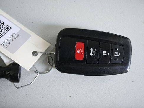 Used 2024 Toyota Camry XSE FWD image 9
