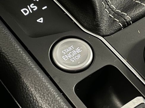 Certified 2022 Volkswagen Atlas Cross Sport SE image 14