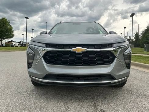 Used 2025 Chevrolet Trax LT w/ Driver Confidence Package FWD image 8