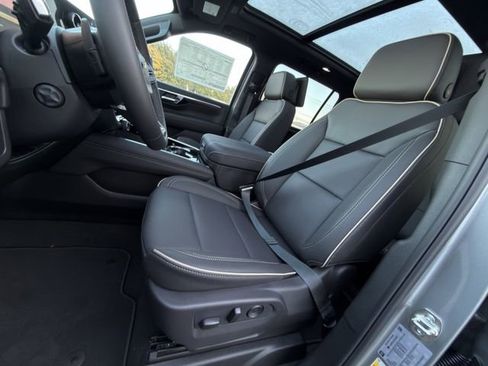 New 2026 Chevrolet Suburban Premier image 19