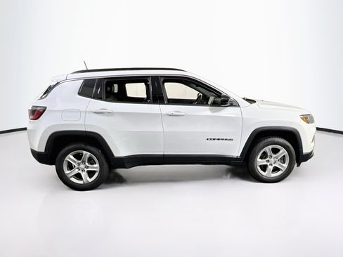 Used 2023 Jeep Compass Latitude w/ Convenience Group AWD/4WD image 4