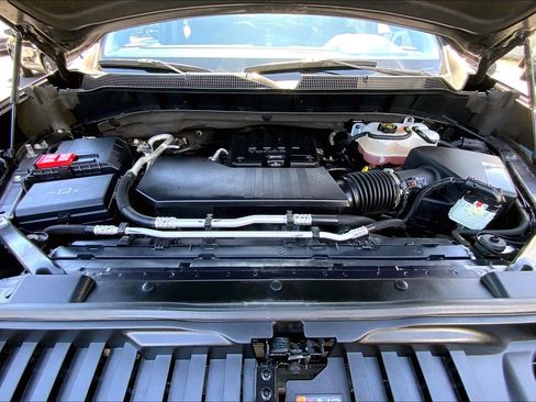 Used 2024 Chevrolet Silverado 1500 LT AWD/4WD image 11