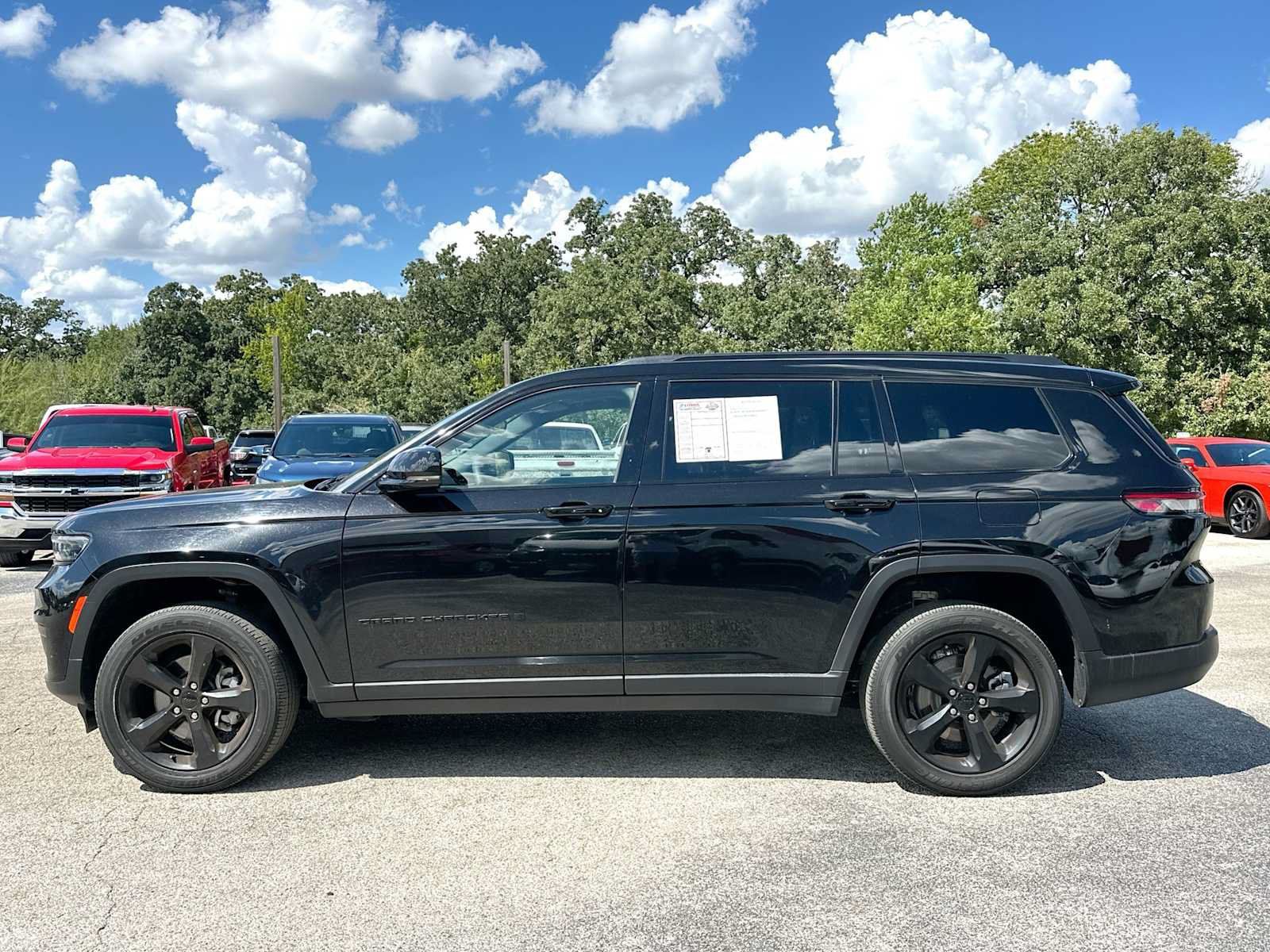 Used 2023 Jeep Grand Cherokee L Laredo AWD/4WD image 12