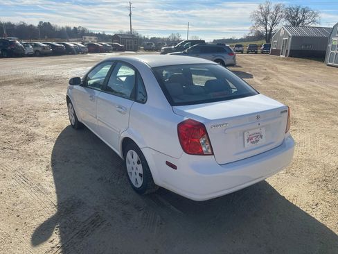 Used 2008 Suzuki Forenza Sedan image 2