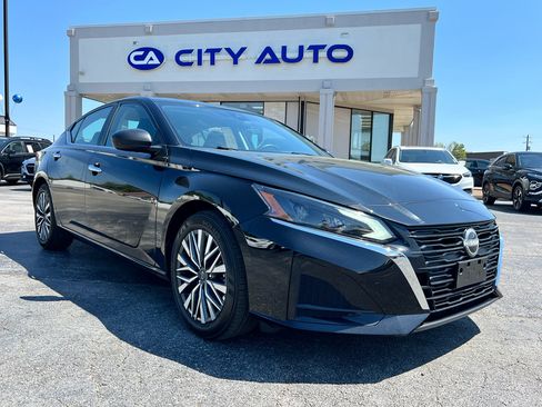 Used 2025 Nissan Altima 2.5 SV image 1
