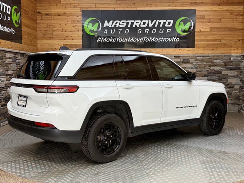 Used 2025 Jeep Grand Cherokee Altitude AWD/4WD image 18