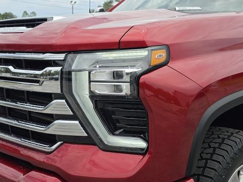 Used 2025 Chevrolet Silverado 2500 High Country w/ Technology Package AWD/4WD image 10