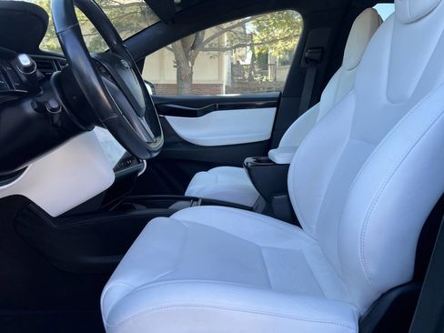 Used 2019 Tesla Model X 75D image 13