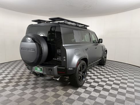 Used 2025 Land Rover Defender 110 V8 AWD/4WD image 9