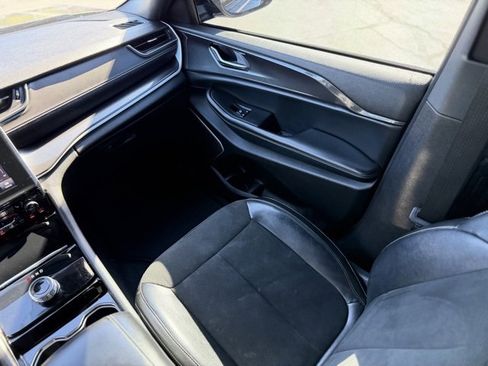 Used 2022 Jeep Grand Cherokee L Laredo image 23