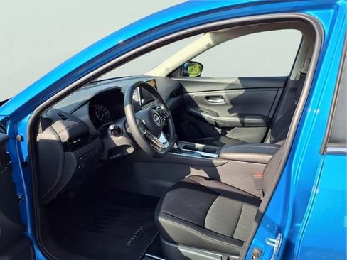 Used 2025 Nissan Sentra SV FWD image 17
