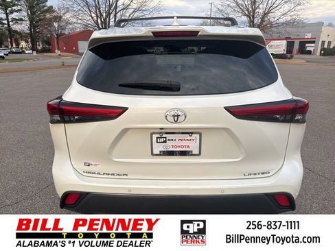 Used 2021 Toyota Highlander Limited image 4
