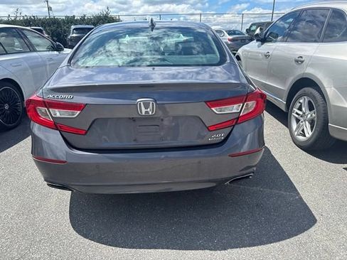 Used 2018 Honda Accord Touring image 9