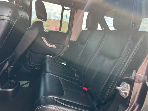 Used 2016 Jeep Wrangler Unlimited Rubicon AWD/4WD image 27