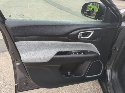 Certified 2022 Jeep Compass Latitude image 17