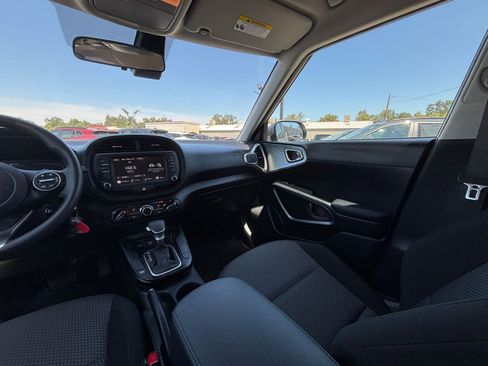 Used 2025 Kia Soul LX w/ LX Technology Package FWD image 33