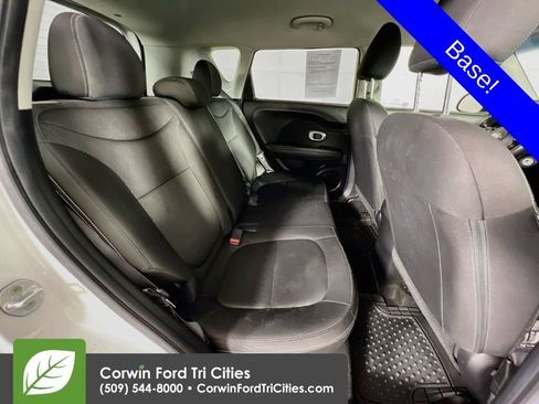 Used 2015 Kia Soul FWD image 16