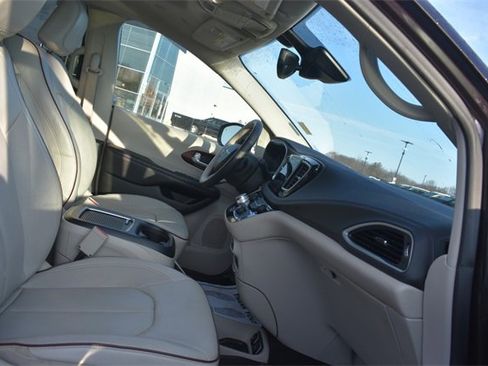 Used 2018 Chrysler Pacifica Limited w/ Advanced Safetytec Group image 13