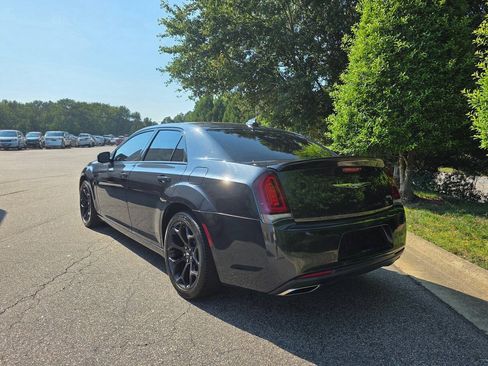 Used 2019 Chrysler 300 S RWD image 3