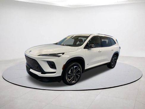 Used 2025 Buick Enclave Sport Touring image 3