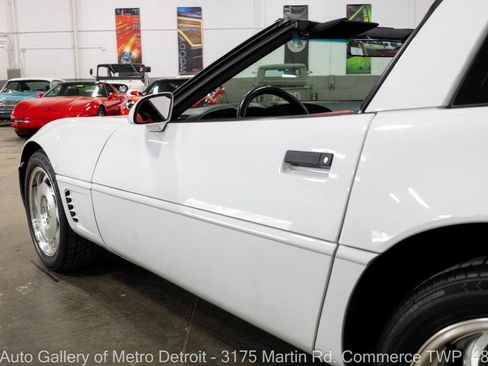 Used 1996 Chevrolet Corvette Coupe RWD image 23