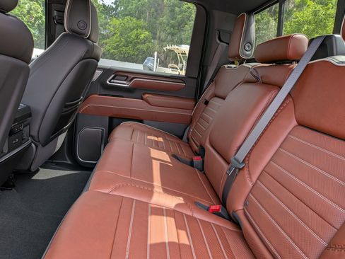 New 2026 GMC Sierra 2500 Denali Ultimate w/ LPO, Black Badging Package AWD/4WD image 17