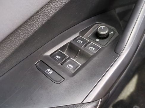 Used 2025 Volkswagen Jetta SE FWD image 28