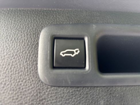Used 2025 Toyota Highlander XSE AWD/4WD image 24