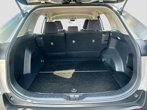 Used 2019 Toyota RAV4 LE FWD image 19