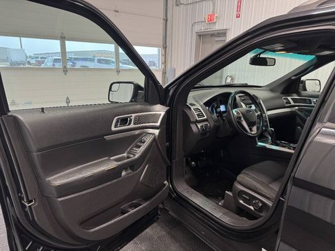 Used 2014 Ford Explorer XLT w/ Equipment Group 201A AWD/4WD image 5