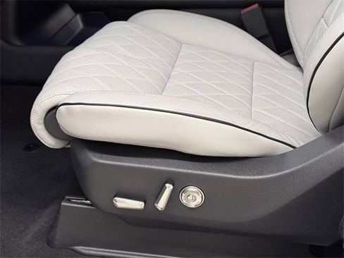 New 2025 Lincoln Navigator L Black Label w/ Black Label Special Edition image 33