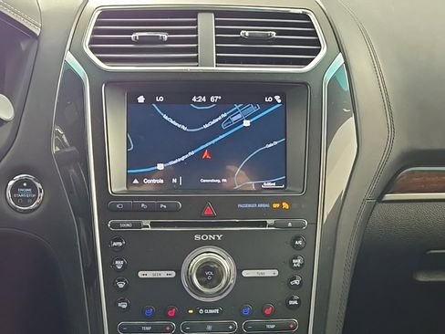 Used 2017 Ford Explorer Platinum image 19