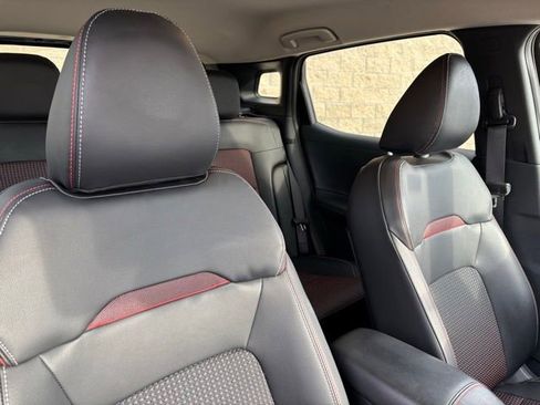 Used 2025 Nissan Kicks SR image 21