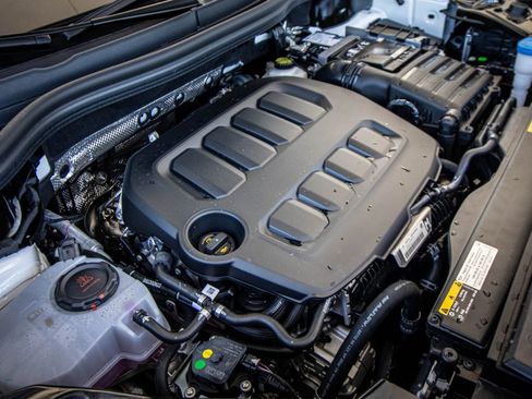 New 2026 Volkswagen Tiguan SE R-Line FWD image 12