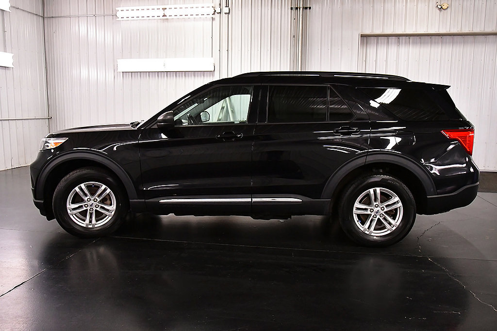 Used 2023 Ford Explorer XLT AWD/4WD image 4
