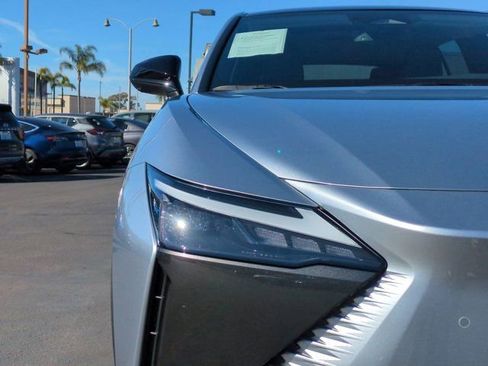 Used 2024 Lexus RZ 300e Premium w/ Accessory Package (Z1) image 11