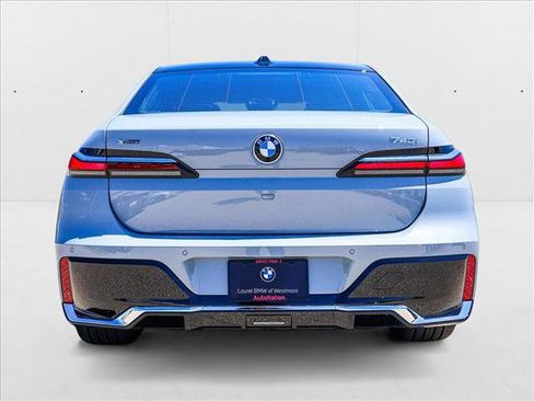 Used 2025 BMW 740i xDrive image 6