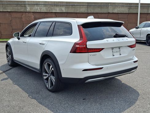 Used 2024 Volvo V60 B5 Cross Country Plus AWD/4WD image 3