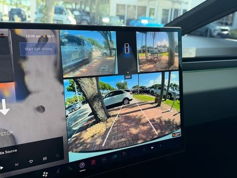Used 2025 Tesla Cybertruck AWD Crew Cab image 23