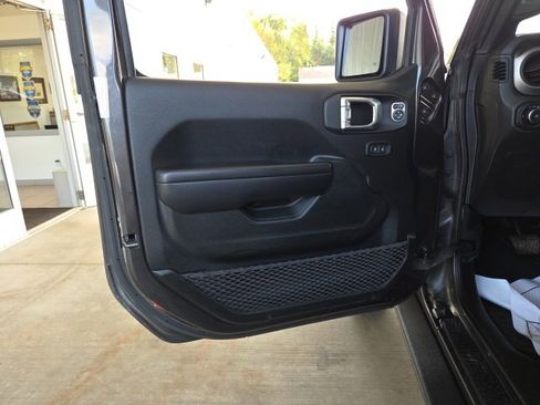 Used 2021 Jeep Wrangler Sport S image 90