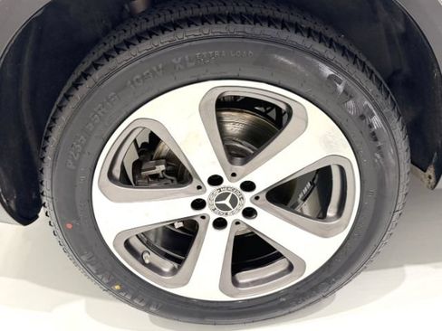Used 2019 Mercedes-Benz GLC 300 4MATIC image 10