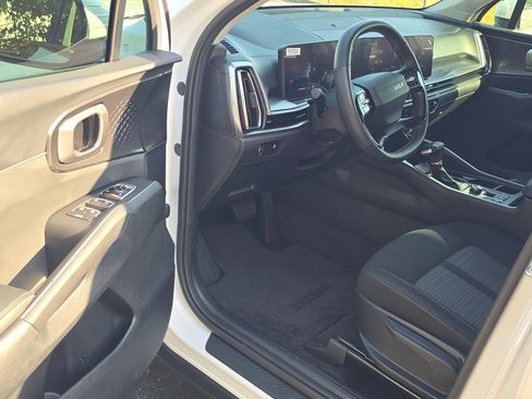 Used 2026 Kia Sorento LX FWD image 9