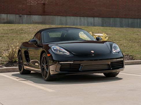 Used 2024 Porsche 718 Boxster w/ Premium Package image 3