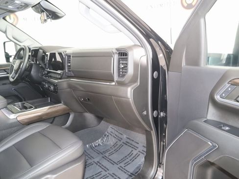 Used 2024 Chevrolet Silverado 2500 LT w/ Midnight Edition image 43