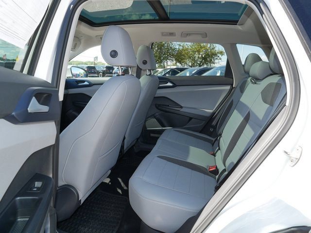 Certified 2024 Volkswagen Taos SE AWD/4WD image 17