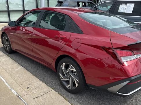 Used 2025 Hyundai Elantra Sport FWD image 4